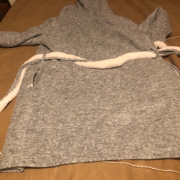Ugg Robe...new without tags - Picture 6 of 6